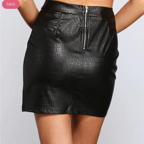 Black Snake Embossed Faux Leather Mini Skirt - Picture 3 of 9